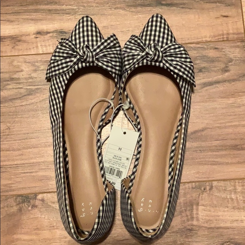 Never worn black and white flats with bow detail